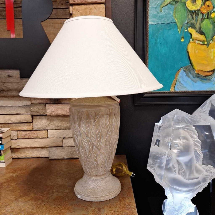 Tan Leaf Table Lamp (LS)