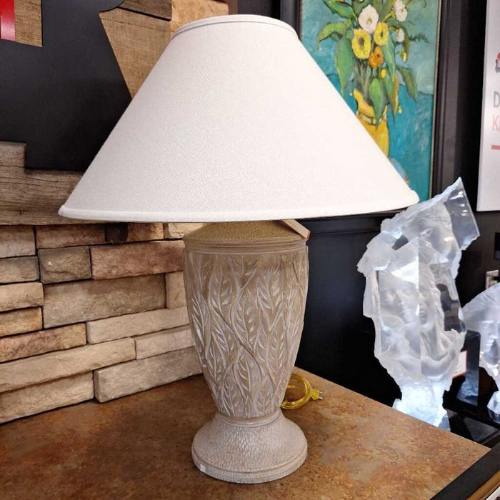 Tan Leaf Table Lamp (LS)