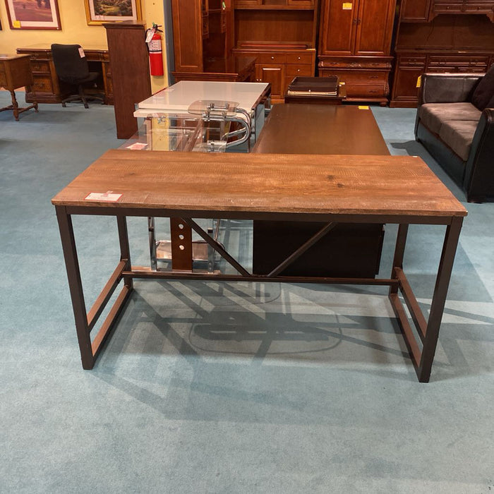 DW / Metal Base Desk (BII)
