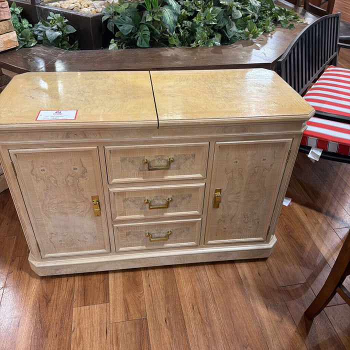 2-Door 3-Drawer LW Buffet(LSH)