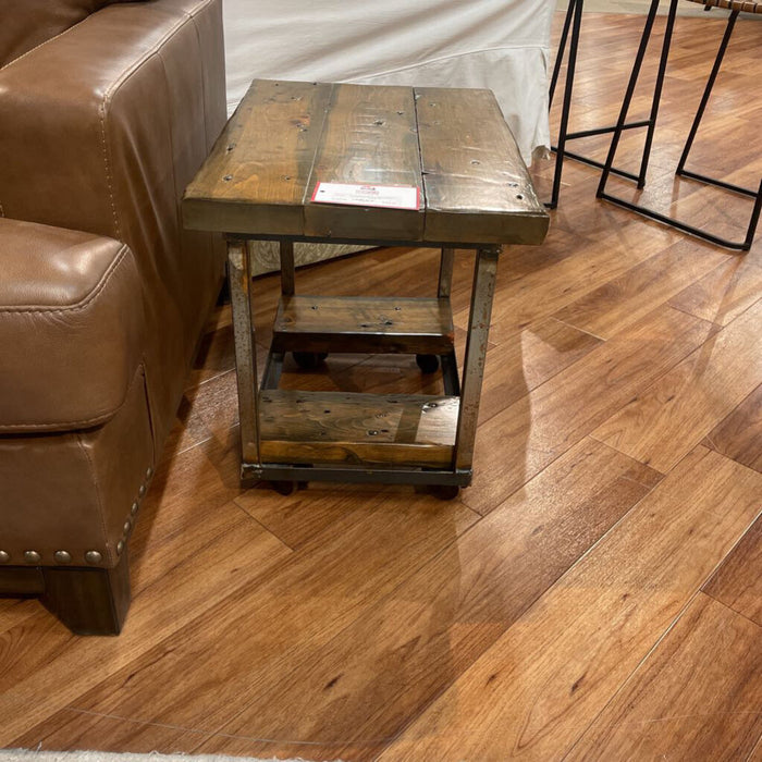 DW Reclaimed Wood End Table(BTK)