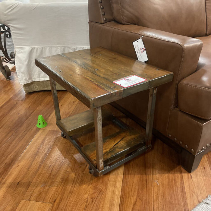 DW Reclaimed Wood End Table(BTK)
