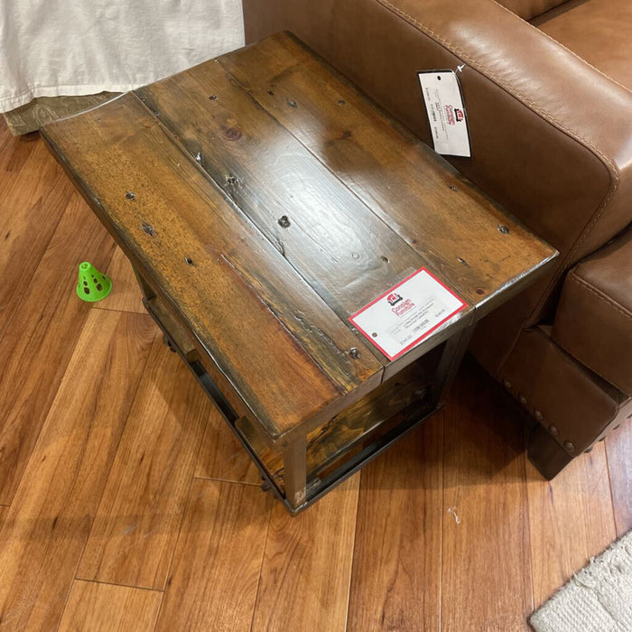 DW Reclaimed Wood End Table(BTK)