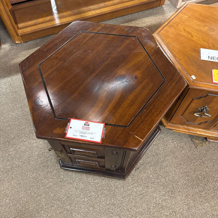 Hexagon DW End Table(AT)