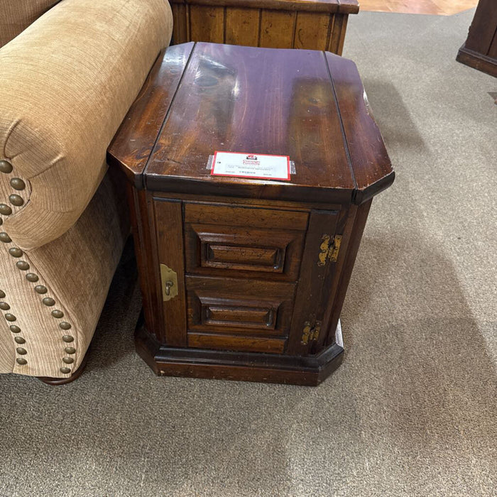 DW Nightstand(AT)