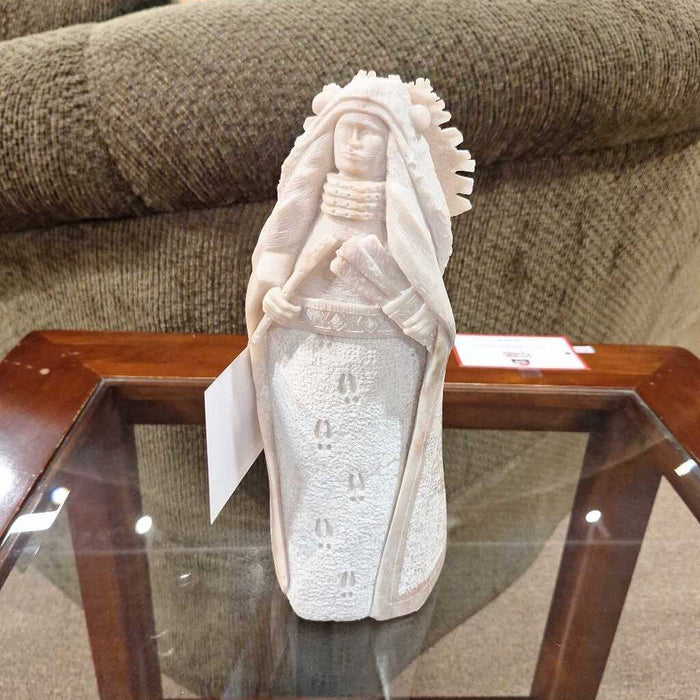 Light Colored Native Chief Statue(KL)