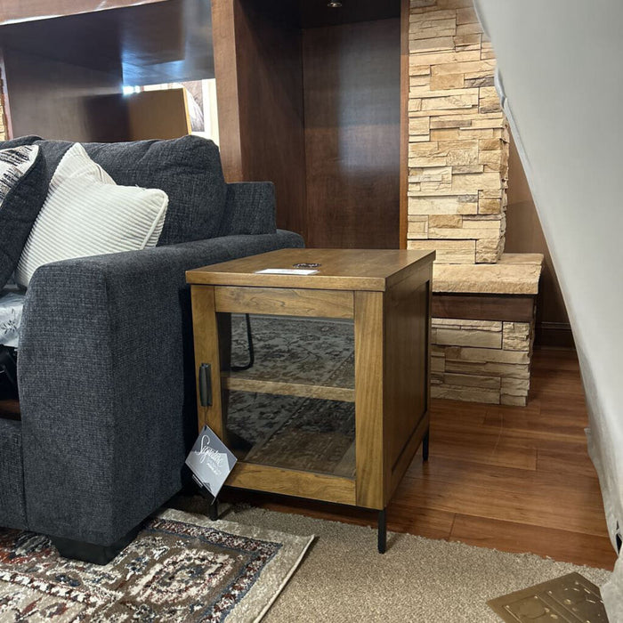 Torlanta Chairside End Table (ABK) (T686-7)