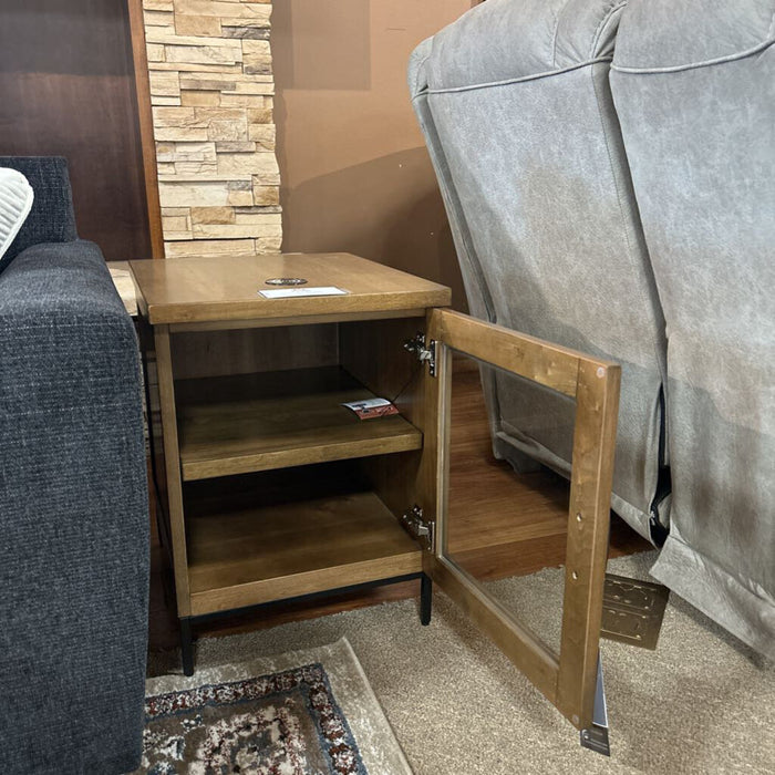 Torlanta Chairside End Table (ABK) (T686-7)