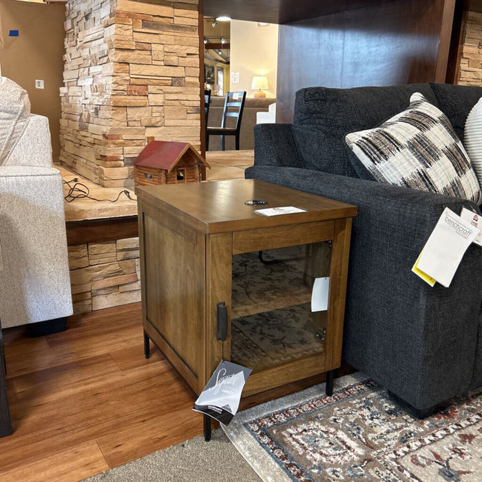 Torlanta Chairside End Table (ABK) (T686-7)