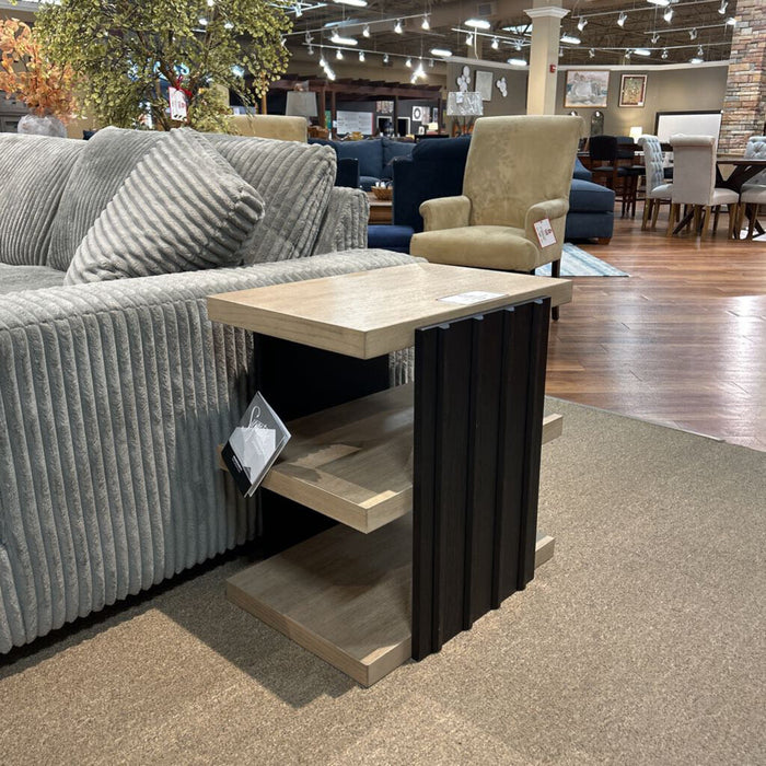 Rylandyn End Table (LKH) (T721-3)