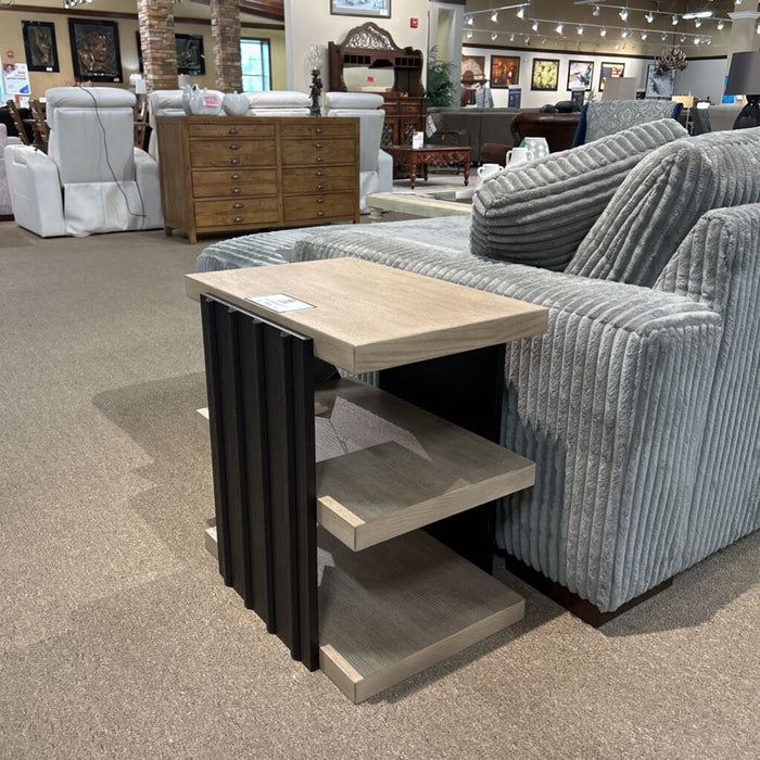 Rylandyn End Table (LKH) (T721-3)