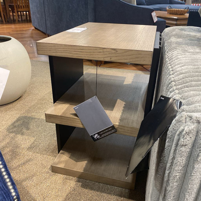 Rylandyn End Table (LKH) (T721-3)