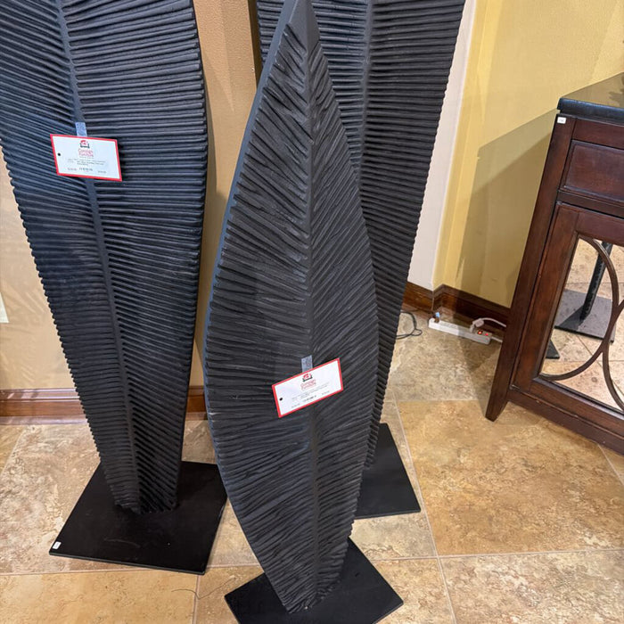 Black Standing Tree Leaf Statue(TI)