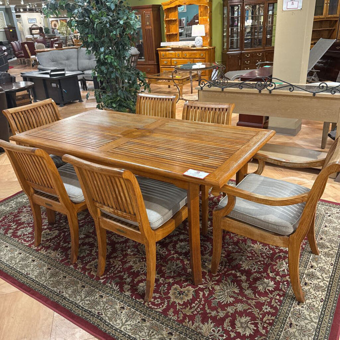 Teakwood Patio Table w/ 6CH's(LMK)