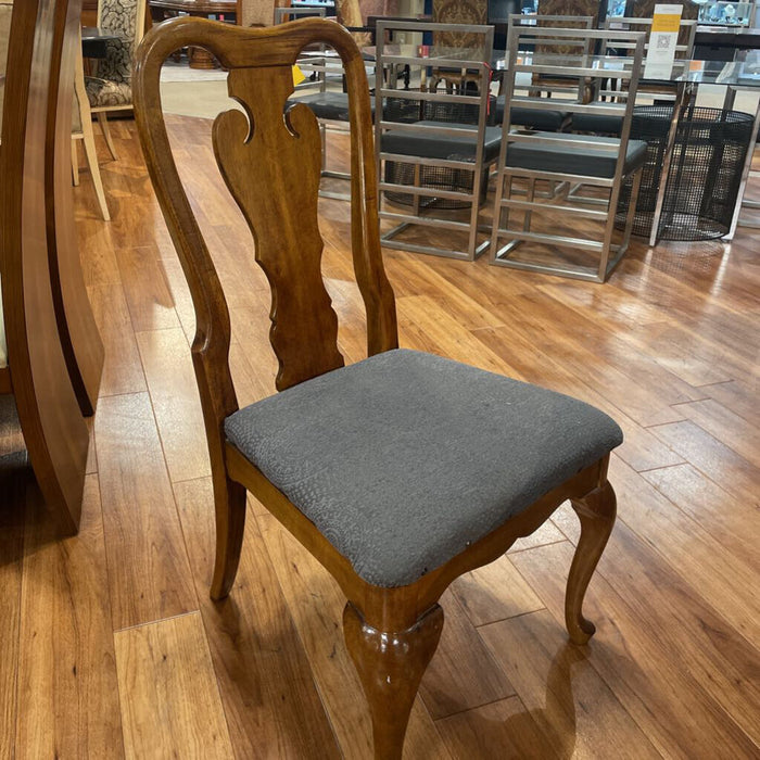 DR Table w/ Chairs(BTK)