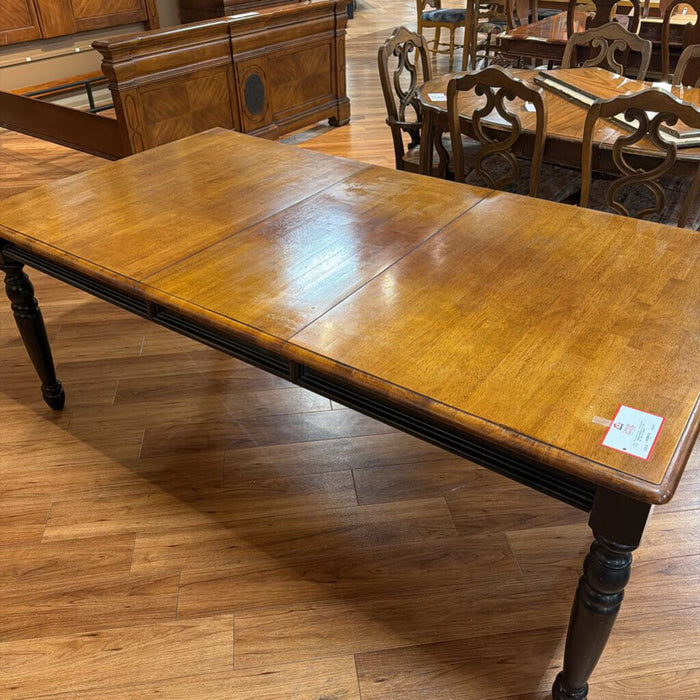 DW Two-Tone DR Table w/ LF(BAH)