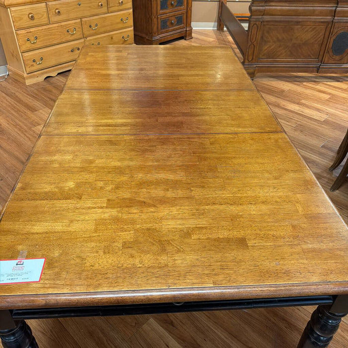 DW Two-Tone DR Table w/ LF(BAH)