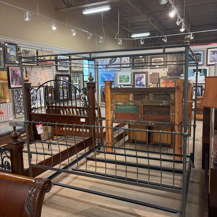 Cali-King Rod Iron Bedframe(LSH)