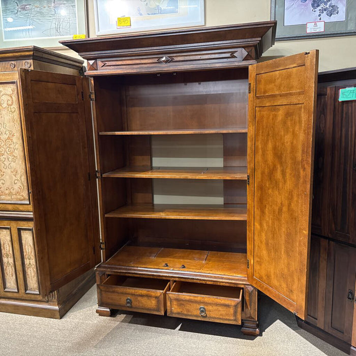DW Clothing Armoire ((CTH)