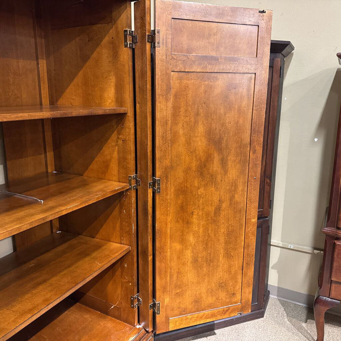 DW Clothing Armoire ((CTH)