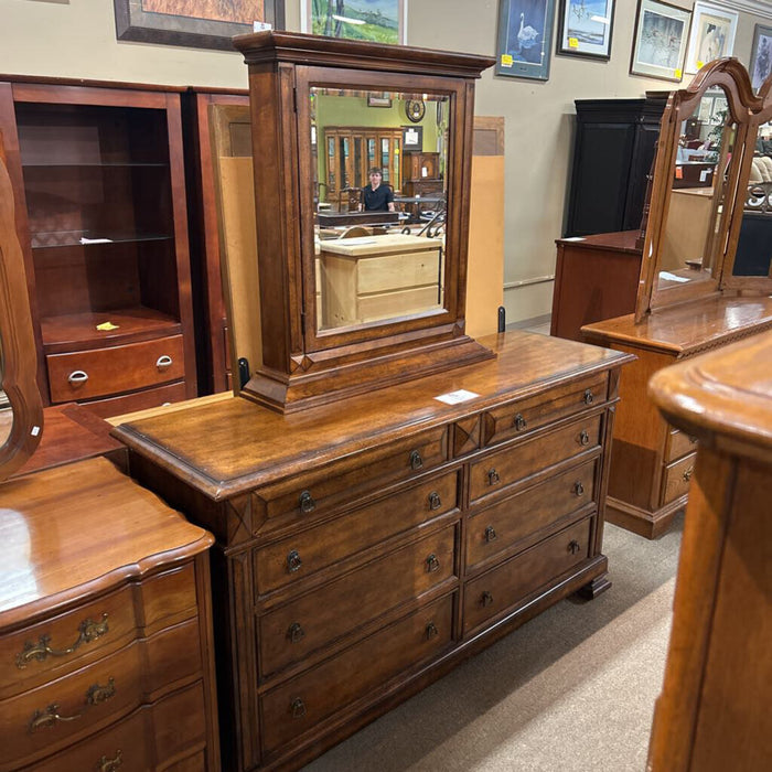DW Dresser w/ Jewelry Mirror (MKH)