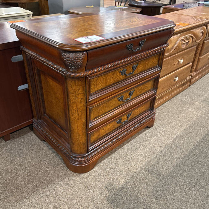 Ornate 4-Drawer Aspen Nightstand(BTK)