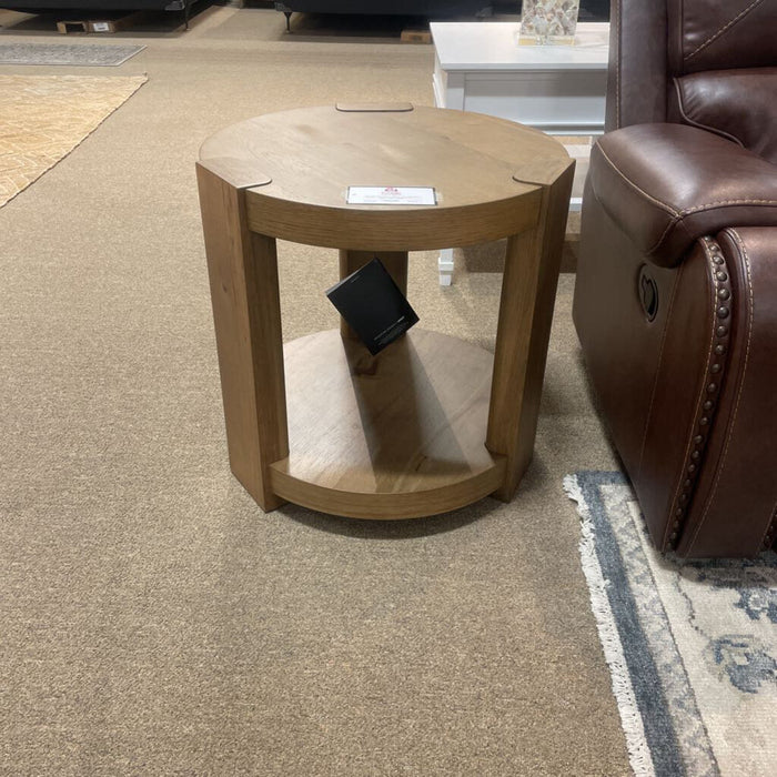 Flangren End Table (LKH) (T553-6)