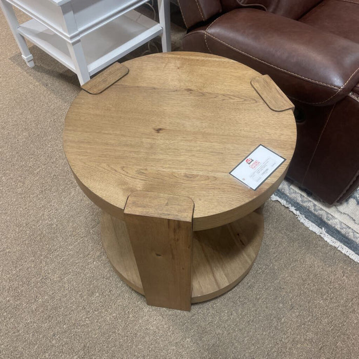 Flangren End Table (LKH) (T553-6)