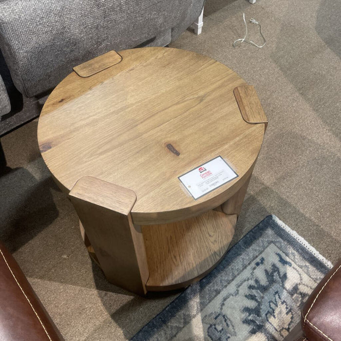 Flangren End Table (LKH) (T553-6)