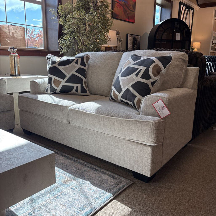 Heartcort White Loveseat (SLH)