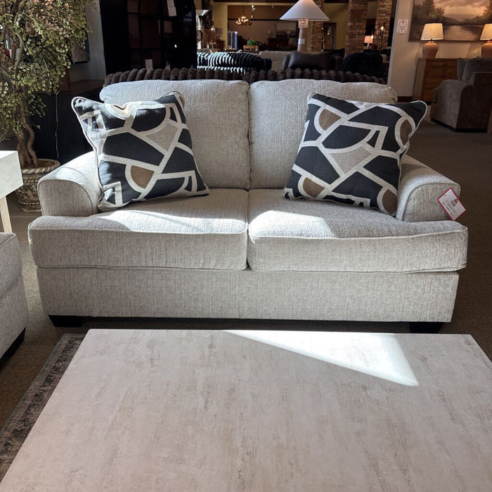 Heartcort White Loveseat (SLH)