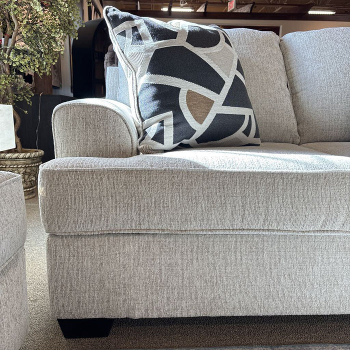Heartcort White Loveseat (SLH)