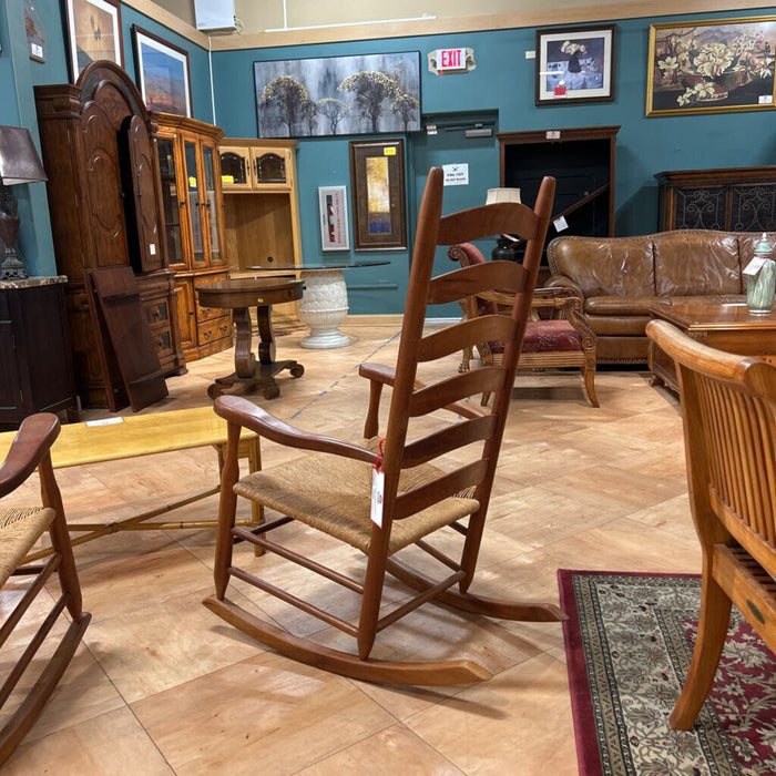 Amish Wooden Rocking Chair (BAH)
