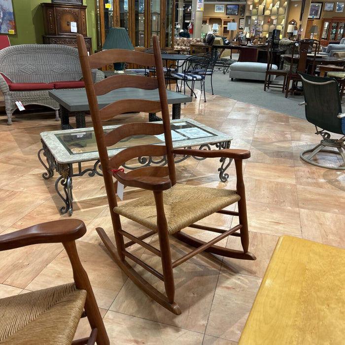 Amish Wooden Rocking Chair (BAH)
