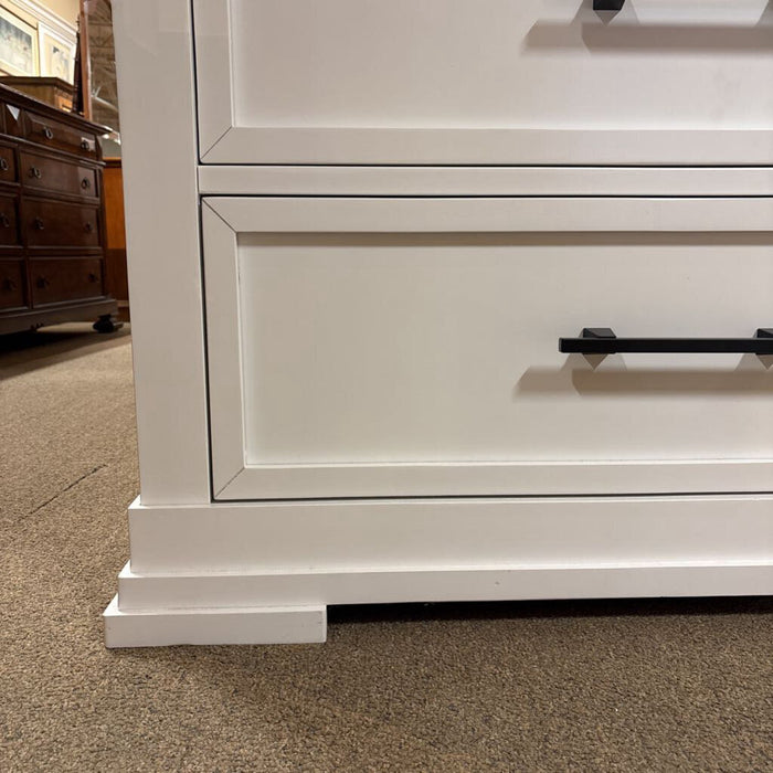 Ashbryn Five Drawer Chest (MHH)
