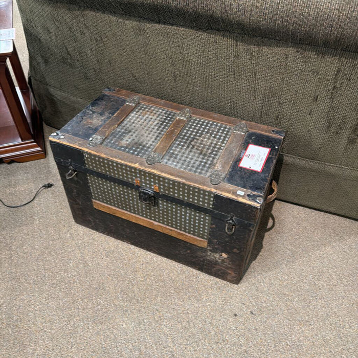 Antique Luggage Chest(BHA)
