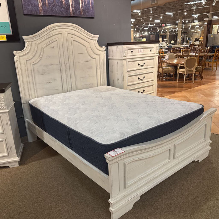 White Bed Frame(CTH)