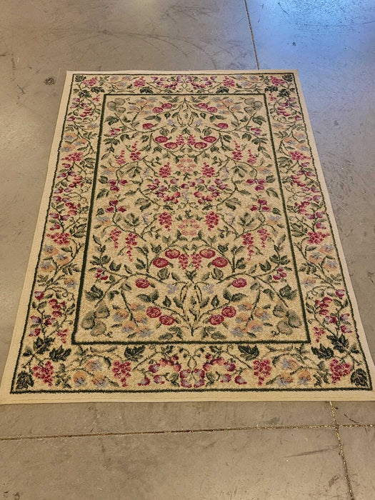Small Tan Floral Area Rug(AT)