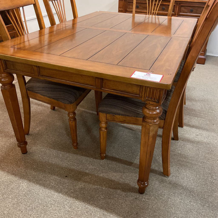 Oak/DW DR Table w/ 6CH's+1LF(MKH)
