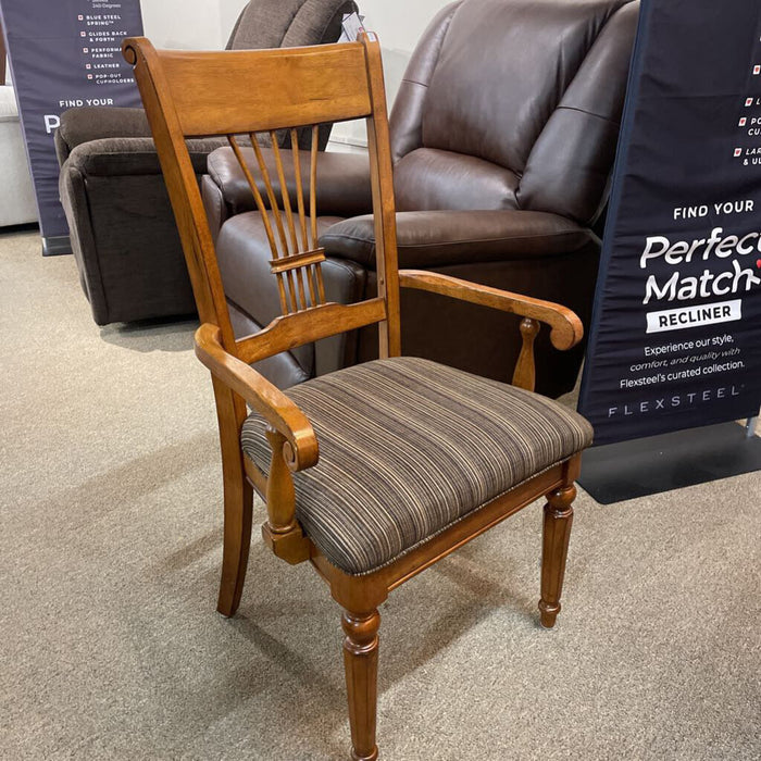 Oak/DW DR Table w/ 6CH's+1LF(MKH)