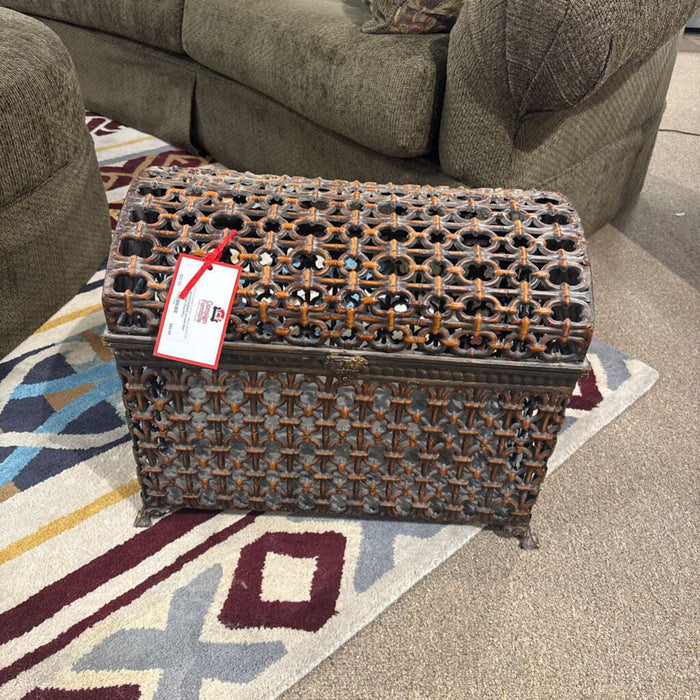 Ornate See-Through Chest(KL)