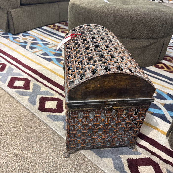 Ornate See-Through Chest(KL)