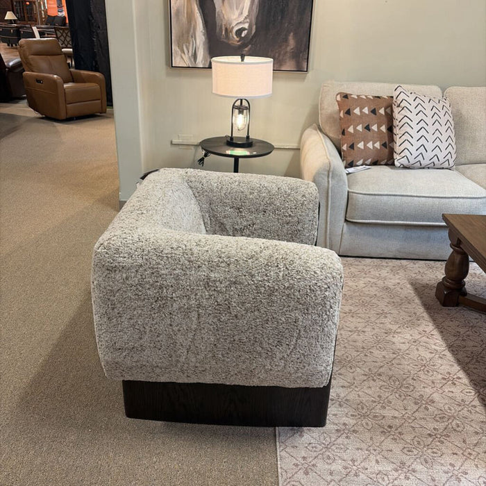Olethea Accent Chair (MKH) (A3000808)
