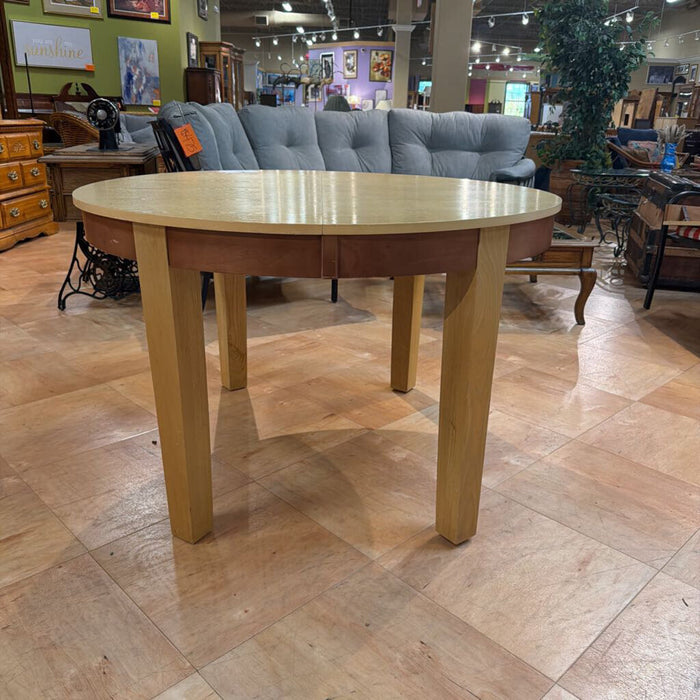 Round Oak DR Table(BTK)