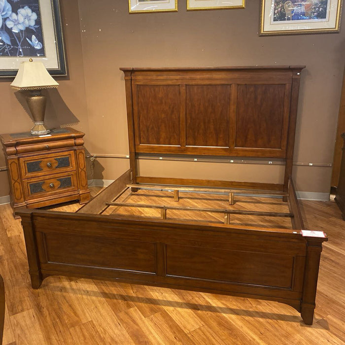 DW Hooker King Bedframe(TIH)