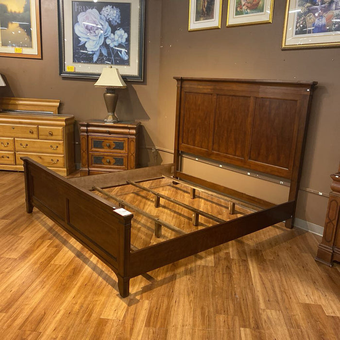 DW Hooker King Bedframe(TIH)