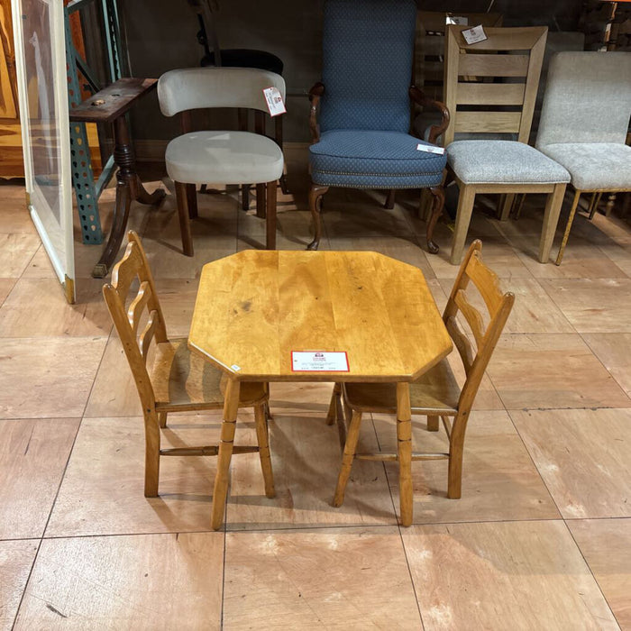Small LW Kids Table w/ 2CH(SK)