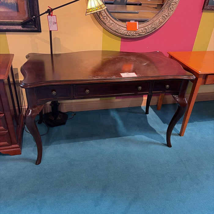 Ornate DW 3-Drawer Desk/Chair(BHA)