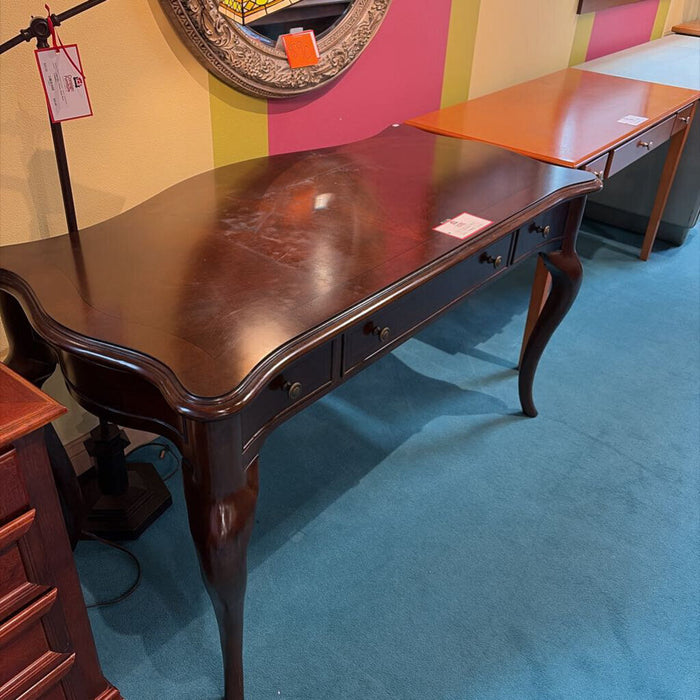 Ornate DW 3-Drawer Desk/Chair(BHA)