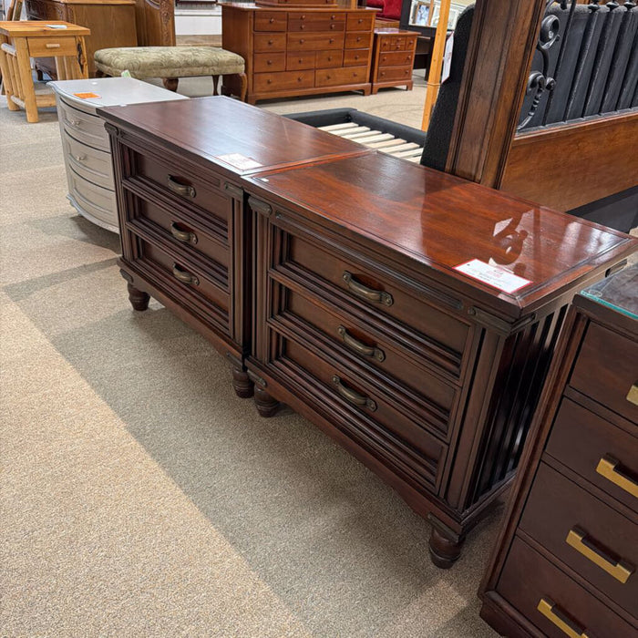 3-Drawer DW Nightstand(BTK)
